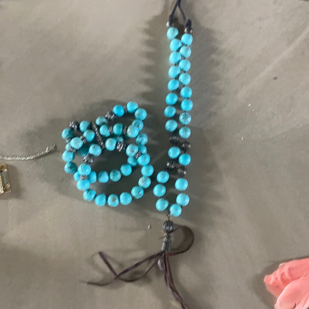 Bracket and necklace aet